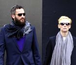 Tilda Swinton et Sandro Kopp dans les rues de New York, le 30 novembre 2011.