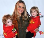 Brooke Mueller et ses jumeaux Bob et Max le 29 octobre 2009 à Los Angeles