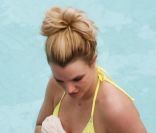 Britney Spears se rend à la piscine privée du Four Seasons de Buenos Aires, le samedi 19 novembre.