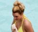 Britney Spears, à la piscine privée du Four Seasons de Buenos Aires avec ses deux enfants, Sean Preston et Jayden James, le samedi 19 novembre.