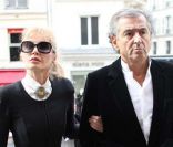 Arielle Dombasle et Bernard-Henri Lévy à Paris, le 10 novembre 2011.