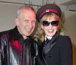Arielle Dombasle et Jean-Paul Gaultier à Paris, le 20 octobre 2011.