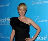Jenna Elfman lors du bal de l'Unicef du 8 décembre 2011 à Beverly Hills