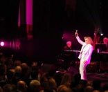 Sylvie Vartan pour ses 50 ans de carrière, à la salle Pleyel, à Paris, le 23 novembre 2011. Le concert sortira en double album le 16  décembre.<br />