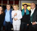 Charlotte Valandrey, Dominique Besnehard, François Ozon, Jacques Fieschi au concert de Sylvie Vartan pour ses 50 ans de carrière, à la salle Pleyel, à Paris, le 23 novembre 2011.