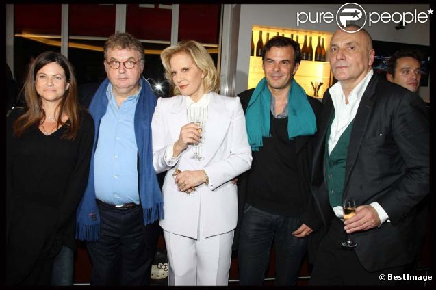 Charlotte Valandrey, Dominique Besnehard, François Ozon, Jacques Fieschi au concert de Sylvie Vartan pour ses 50 ans de carrière, à la salle Pleyel, à Paris, le 23 novembre 2011.