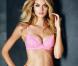Lindsay Ellingson pose pour la promotion des sous-vêtements Victoria's Secret
