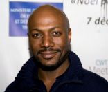 Harry Roselmack lors du Noël pour Tous à la Palmeraie de Paris où 400 enfants ont reçu leurs cadeaux des mains du Père Noël le 7 décembre 2011