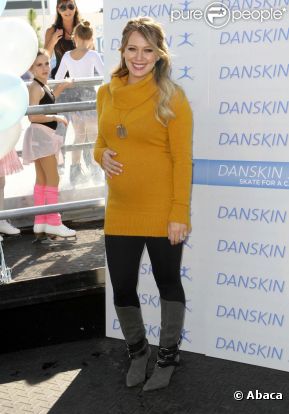Hilary Duff, enceinte, assiste au gala de charité Danskin Goodwill à Beverly Hills le 10 décembre 2011