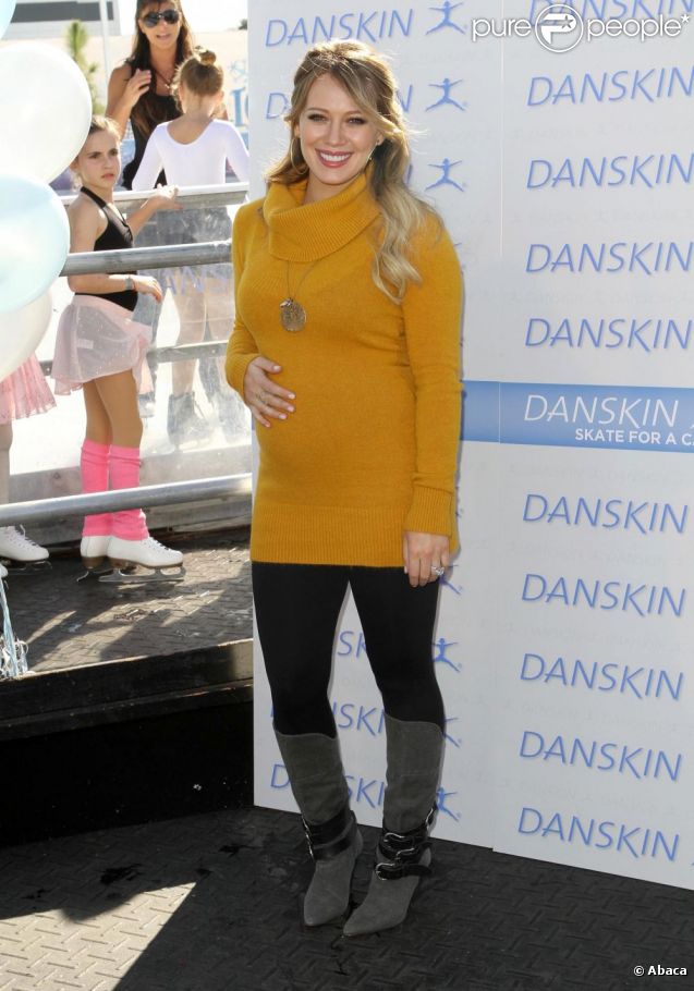 Hilary Duff, enceinte, assiste au gala de charité Danskin Goodwill à Beverly Hills le 10 décembre 2011