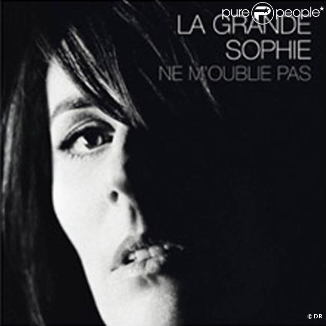 La Grande Sophie explore de nouveaux horizons sonores avec l'album  La Place du Fantôme , un nouvel album (février 2012) annoncé par le single  Ne m'oublie pas .