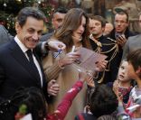 Carla et Nicolas Sarkozy ont passé une douce journée avec les enfants pour le Noël de l\'Elysée ce mercredi 14 décembre 2011