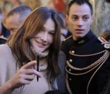 Carla et Nicolas Sarkozy ont accueilli les enfants pour le Noël de l\'Elysée ce mercredi 14 décembre 2011