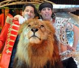 Smaïn et Frédéric Edelstein au cirque Pinder lors de la soirée 24 jours pour 24 enfants, à Paris, le 18 décembre 2011