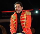 Smaïn effrayé au cirque Pinder lors de la soirée 24 jours pour 24 enfants, à Paris, le 18 décembre 2011