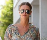 Nicky Hilton opte pour le format mini du sac Balenciaga. Los Angeles, le 22 août 2011. 