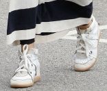 Les baskets Isabel Marant de Heidi Klum, portées sous une robe extra longue. Los Angeles, le 4 juin 2011. 