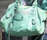 Un autre modèle appartenant à Nicky Hilton, fan inconditionnelle du mini Balenciaga, en couleur vert d'eau. Malibu, le 22 juillet 2011. 