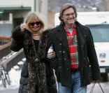 Goldie Hawn et Kurt Russell en amoureux se baladent à Aspen, dans le Colorado, le 19 novembre 2011
