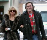 Goldie Hawn et Kurt Russell en amoureux se baladent à Aspen, dans le Colorado, le 19 novembre 2011