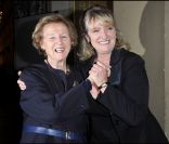 Charlotte de Turckheim et sa mère Françoise de Turckheim à la mairie de Paris en janvier 2011