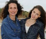 Andie MacDowell et sa fille Sarah Margaret, 17 ans, le 19 novembre 2011 au Portugal.