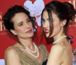 Andie MacDowell et sa fille Sarah Margaret, le 3 décembre 2011 à Munich.<br />