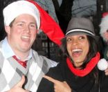 Rosario Dawson est parfaitement dans l\'esprit de Noël après avoir dîné avec quelques amis au restaurant Da Silvano à New York le 23 décembre 2011