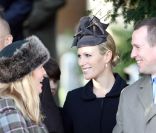  Zara Phillips était radieuse le 25 décembre 2011, accompagnée de son époux Mike Tindall, dont c'était le premier Noël royal. 
 Le Noël 2011 de la famille royale britannique à Sandringham a été marqué par l'absence du prince Philip, hospitalisé, mais aussi par l'extraordinaire engouement suscité par Kate Middleton, attraction à Sandringham pour son premier Noël royal. 