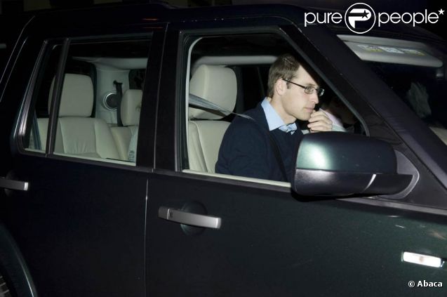  Le prince William conduit ses cousins Peter et Zara Phillips à l'hôpital Papworth où se trouve leur grand-père le prince Philip. 
 Le Noël 2011 de la famille royale britannique à Sandringham a été marqué par l'absence du prince Philip, hospitalisé, mais aussi par l'extraordinaire engouement suscité par Kate Middleton, attraction à Sandringham pour son premier Noël royal. 