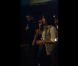 Drake chante What's my name en karaoké avec une fan, dans West Hollywood - décembre 2011