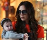 Victoria Beckham et son irrésistible Harper, en novembre 2011.