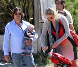Jodie Kidd, son époux, et leur petit Indio en décembre 2011.