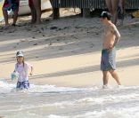 Anthony Kiedis et son fils Everly à Saint-Barthélemy, le 29 décembre 2011.