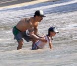 Anthony Kiedis et son fils Everly à Saint-Barthélemy, le 29 décembre 2011.