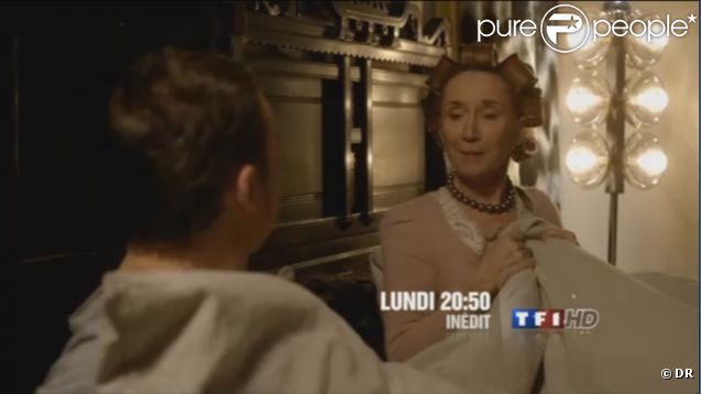 Marie-Anne Chazel drôlement accoutrée dans les Edelweiss, lundi 2 janvier 2012, sur TF1