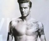 David Beckham pose lui même pour sa ligne de sous-vêtements en collaboration avec H&M.