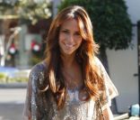 Jennifer Love Hewitt, tout sourire dans le quartier de Studio City à Los Angeles, le 4 janvier 2012.