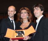 Sophia Loren et ses fils Edoardo Ponti et Carlo Ponti Jr. le 12 décembre 2011 à Rome