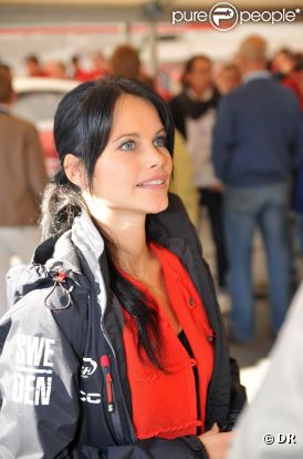 Sofia Hellqvist (photo : le 24 septembre 2011 lors d'une course de Carrera Cup), compagne du prince Carl Philip de Suède depuis 2009, continue de racheter ses frasques passées en s'investissant à fond dans son association en faveur des enfants d'Afrique, Project Playground.