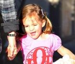Jennifer Garner se balade avec Seraphina, à Los Angeles, le 5 janvier 2012