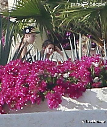 Justin Bieber et sa petite amie, Selena Gomez, à Cabo San Lucas au Mexique, le samedi 7 janvier 2012.