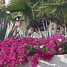 Justin Bieber et sa petite amie, Selena Gomez, à Cabo San Lucas au Mexique, le samedi 7 janvier 2012.