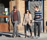 Billy Zane se promène avec sa compagne Jasmina, enceinte, en janvier 2011 à Los Angeles