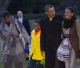 Michelle et Barack Obama, leur filles Sasha et Malia, à Washington le 3 janvier 2012.