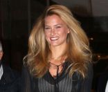 Bar Refaeli était l'invitée de marque de la soirée de lancement de la collection Anselm Reyle pour Dior à Paris, le 12 janvier 2012. 
