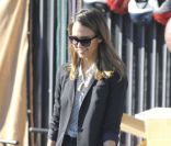 Jessica Alba se révèle être une grande fan des jeans bootcut. Los Angeles, le 11 janvier 2011.