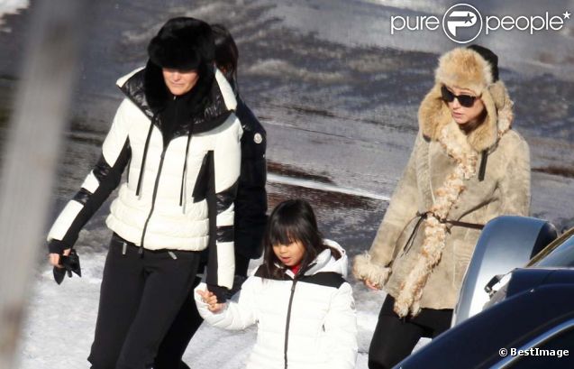 Laeticia Hallyday, Laura Smet et la petite Jade à Gstaad, le 23 décembre 2011. 