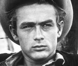 James Dean sur le plateau de Géant (archives, juillet 1956).