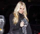Jessica Simpson arrive au Mastro\'s Steakhouse à Los Angeles, le 18 janvier 2012.